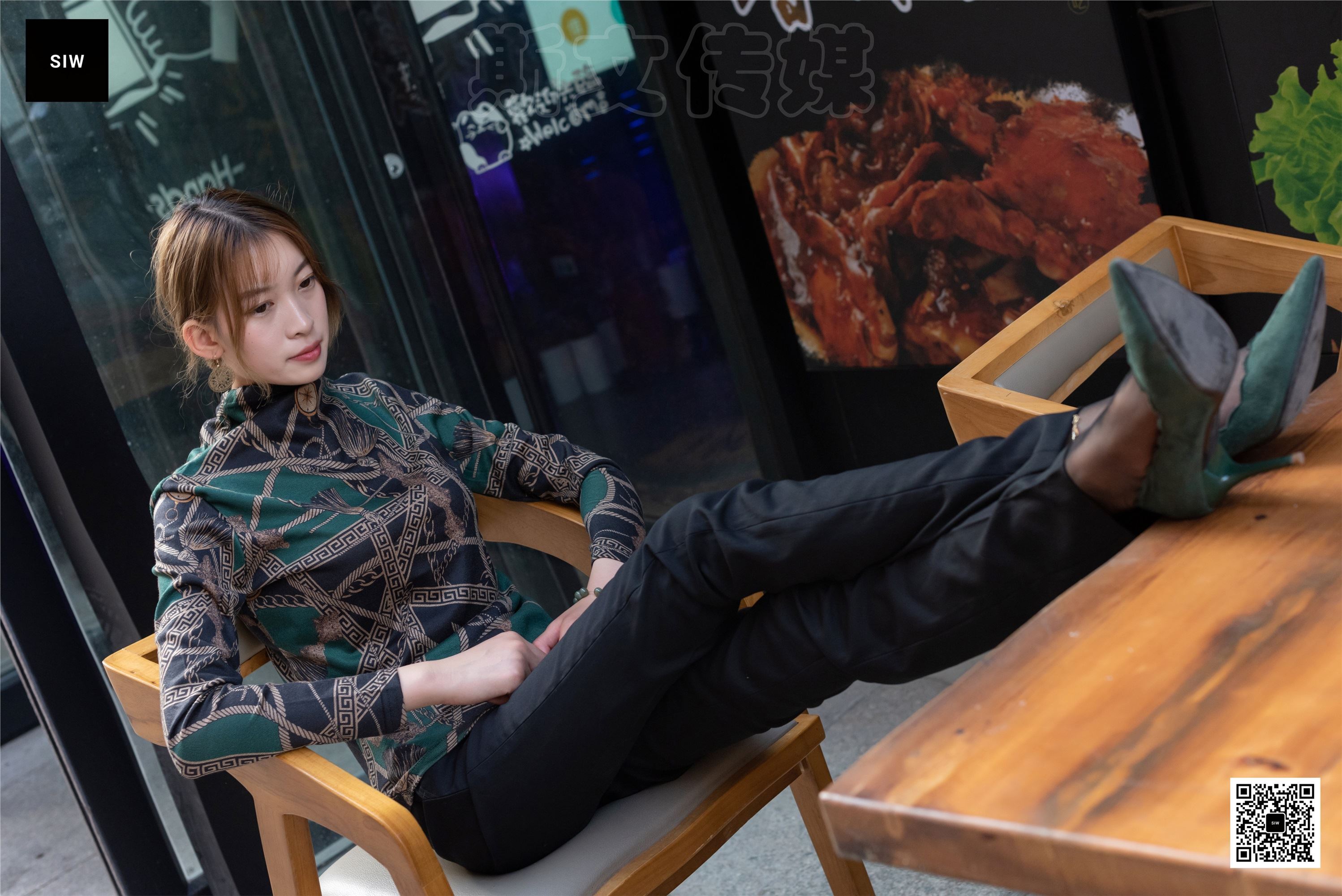 SIW斯文传媒 063 欧版翠绿印花高领长袖打底衫 - 新芳